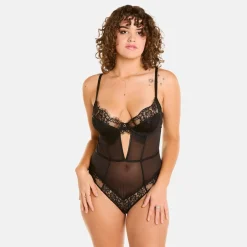Body string noir dentelle et détails transparent