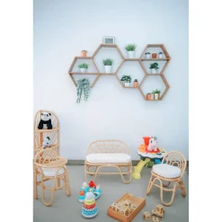 Ce sofa enfant offre une assise confortable et sécurisée