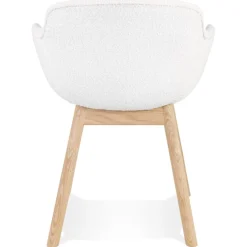 Chaise avec accoudoirs 'MOUTOU' en tissu mouton blanc et pieds en bois naturel