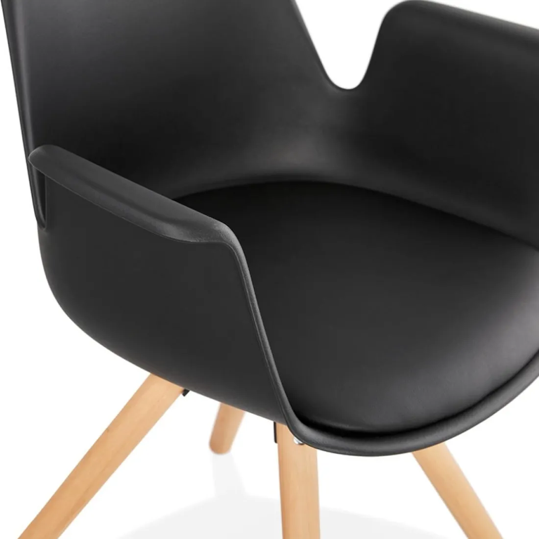 Chaise avec accoudoirs 'ZALIK' noire style scandinave
