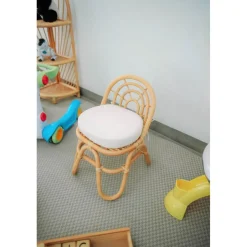 Chaise pour enfant avec assise confortable et sécurisée pour dessiner