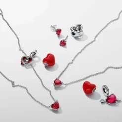 Clous d’Oreilles Cœur Rouge