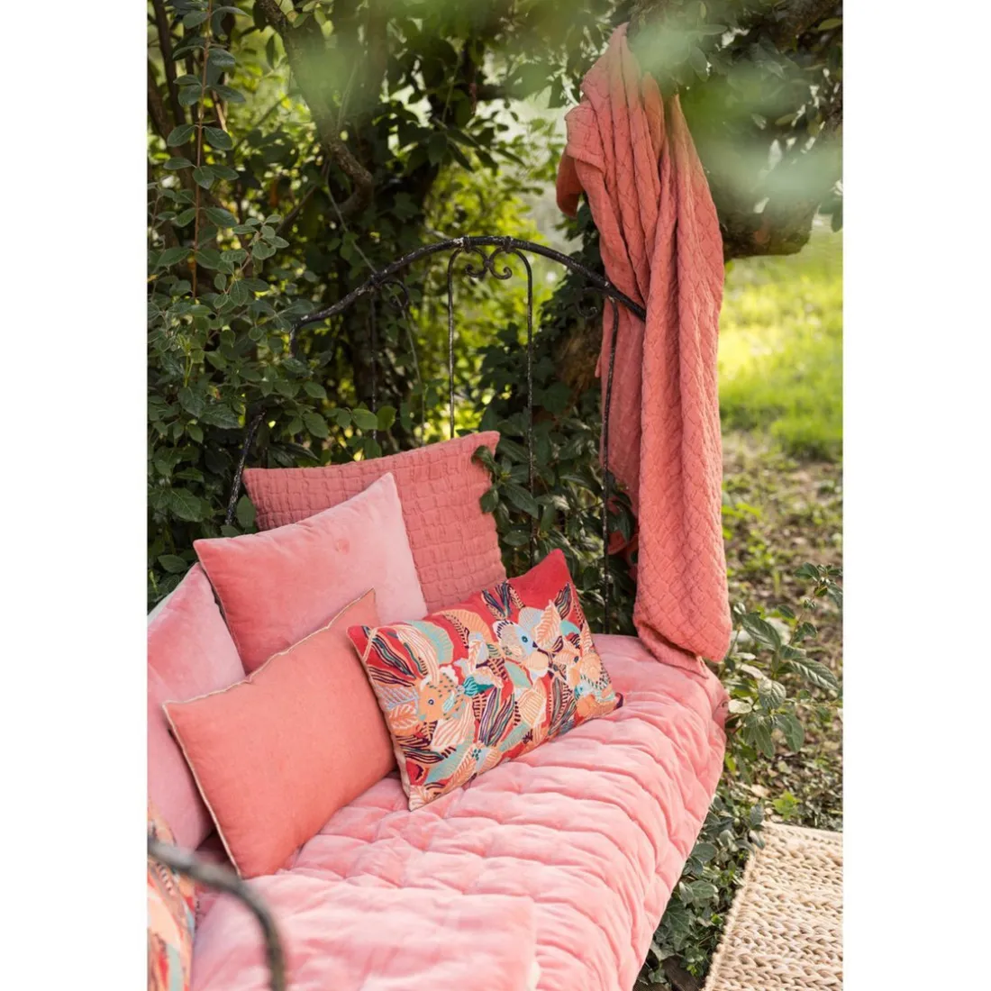 Coussin brodé DORI Papaye