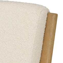 Fauteuil bas tissu bouclette écru structure et accoudoirs bois PIERRE