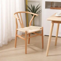 La chaise de table ROSARIO design moderne et sa structure en bois massif