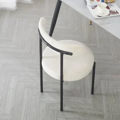 La chaise LARS design scandinave beige