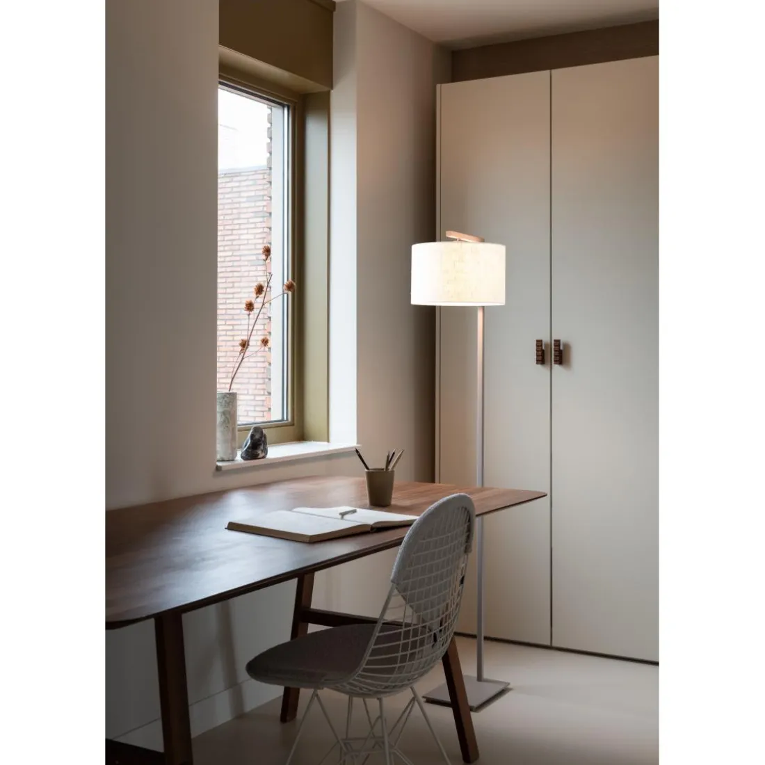 Lampadaire Boston sable abat-jour blanc