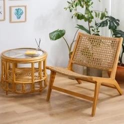 Le fauteuil intérieur extérieur en acacia massif et corde ARICA, de style scandinave
