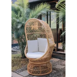 Le Fauteuil MANADO design scandinave épuré assise en rotin naturel et tissu etanche