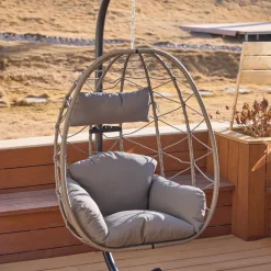 Le fauteuil suspendu VENICE style scandinave en rotin et en métal