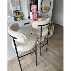 Le tabouret de bar LARS design scandinave élégant assise garnie premium avec une mousse ultra-dense