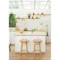 Le tabouret de bar SAMARINA son design scandinave élégant assise en bambou