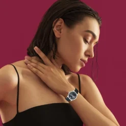 Montre Ambrine élégante noire ornée de Cristaux scintillants