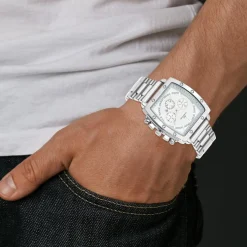 Montre homme quartz carrée acier et fond blanc