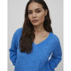Pull col en v bleu moyen