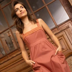 Robe midi avec broderie Sandra terracotta en coton