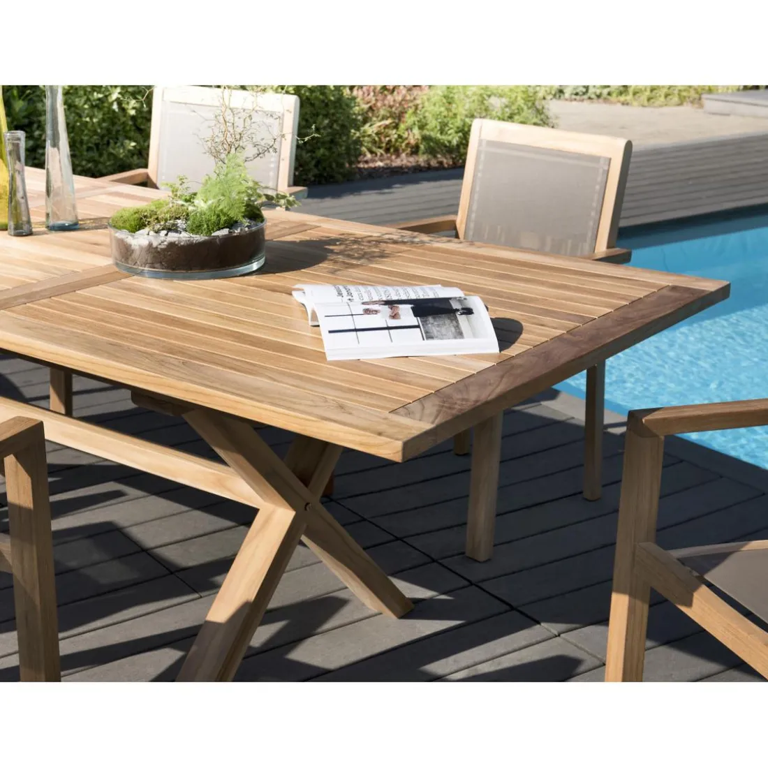 SALON DE JARDIN EN BOIS TECK 8/10 pers - Ensemble de jardin - 1 Table rectangulaire extensible 180/240*100 cm pieds croisés -6 fauteuils empilables textilène couleur taupe