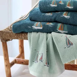 Serviette de toilette en coton 450 g/m² BATEAUX 50 x 90 cm bleu paon