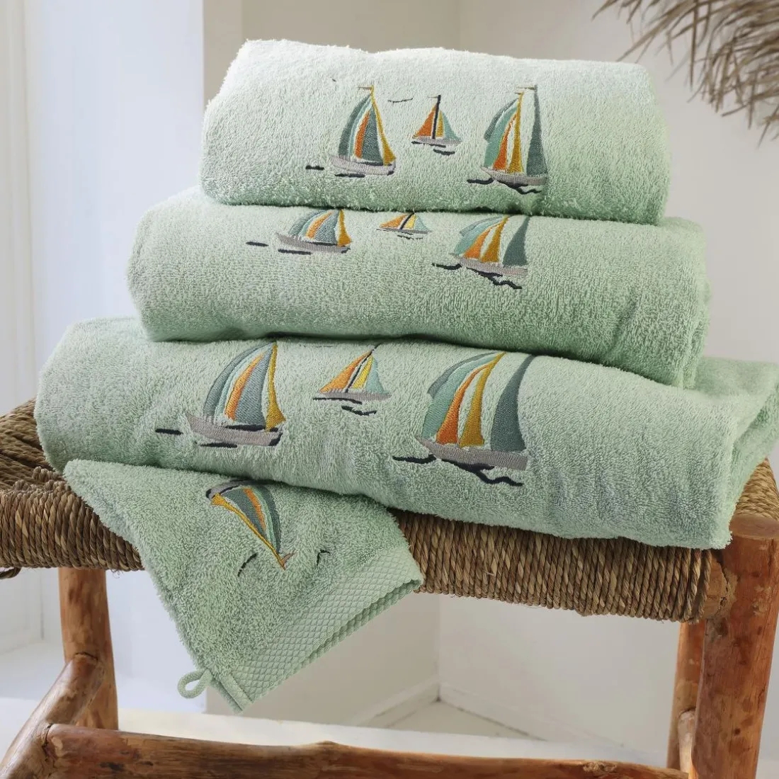 Serviette de toilette en coton 450g/m² BATEAUX 50 x 90 cm vert d'eau