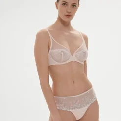 Soutien-gorge armatures décolleté plongeant poudre