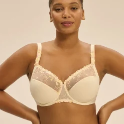 Soutien-gorge avec armature emboitant