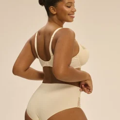 Soutien-gorge avec armature emboitant