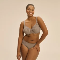 Soutien-gorge avec armature emboitant