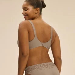 Soutien-gorge avec armature emboitant