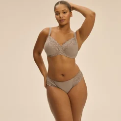Soutien-gorge avec armature emboitant