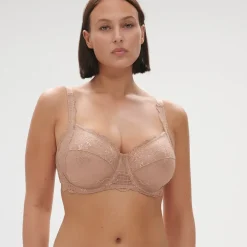 Soutien-gorge avec armature décolleté carré