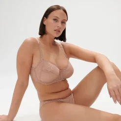 Soutien-gorge avec armature décolleté carré