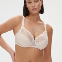 Soutien-gorge avec armatures emboitant