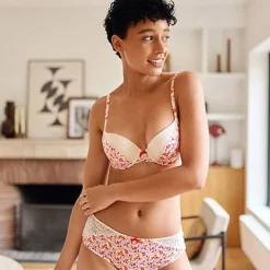 Soutien-gorge coques à armatures rose feuillage et baies
