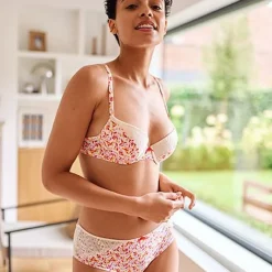 Soutien-gorge coques à armatures rose feuillage et baies