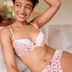 Soutien-gorge coques à armatures rose feuillage et baies