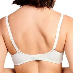 Soutien-gorge emboitant armatures