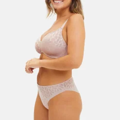 Soutien-gorge emboitant moulé sans armatures