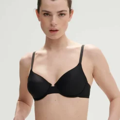 Soutien-gorge emboitant moulé armatures