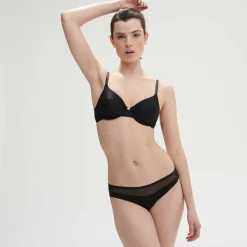 Soutien-gorge emboitant moulé armatures