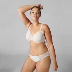 Soutien-gorge emboitant moulé