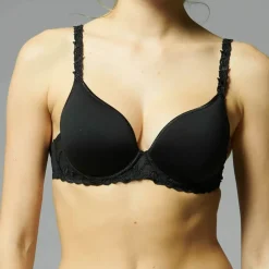 Soutien-gorge moulé armatures