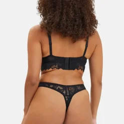 String - Noir en dentelle