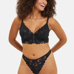 String - Noir en dentelle