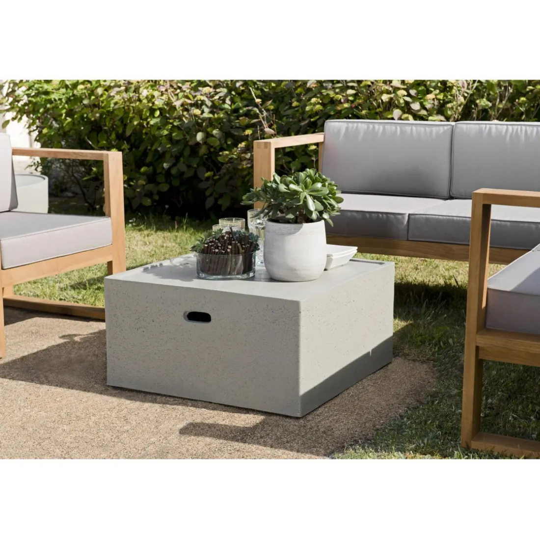 Table basse de jardin carrée 68x68 cm béton