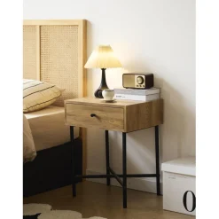 Table de Chevet TORRING son design moderne et sa structure en bois