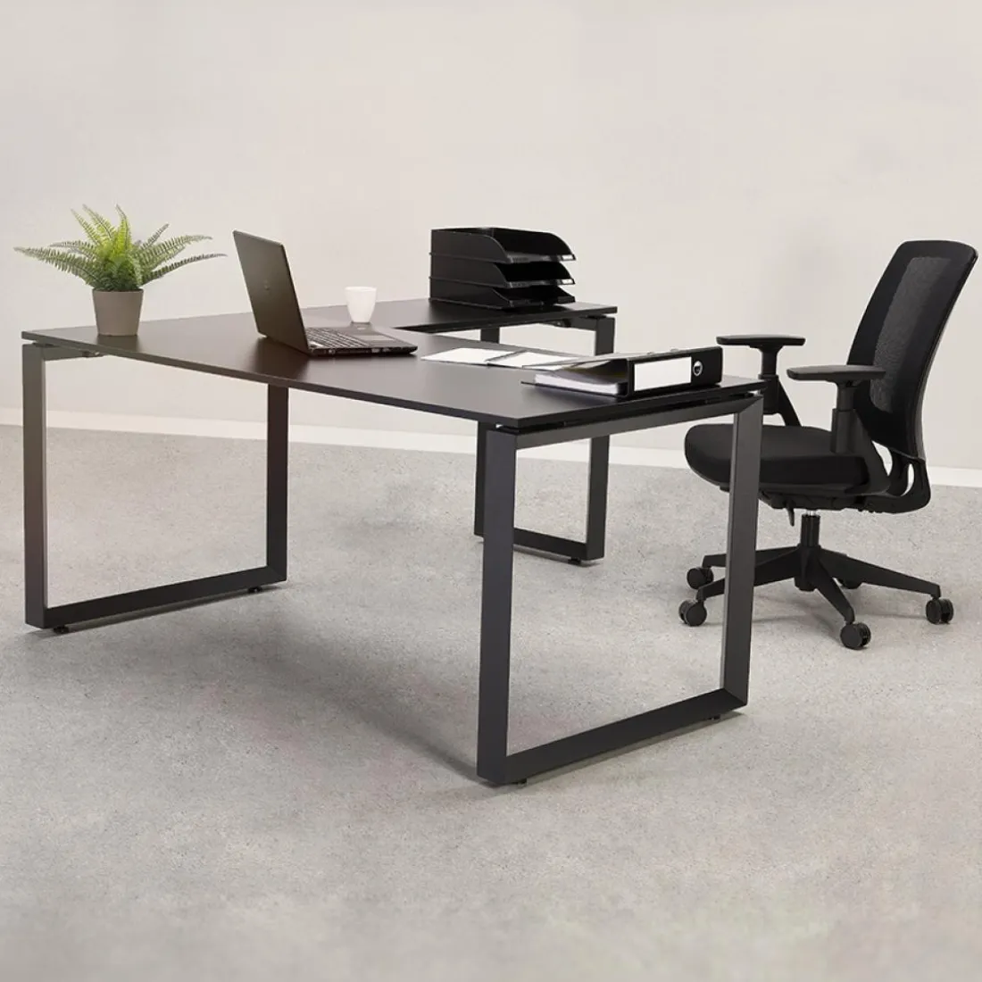 Table de réunion ou bureau bench 'BAKUS SQUARE' en bois finition naturelle et métal noir