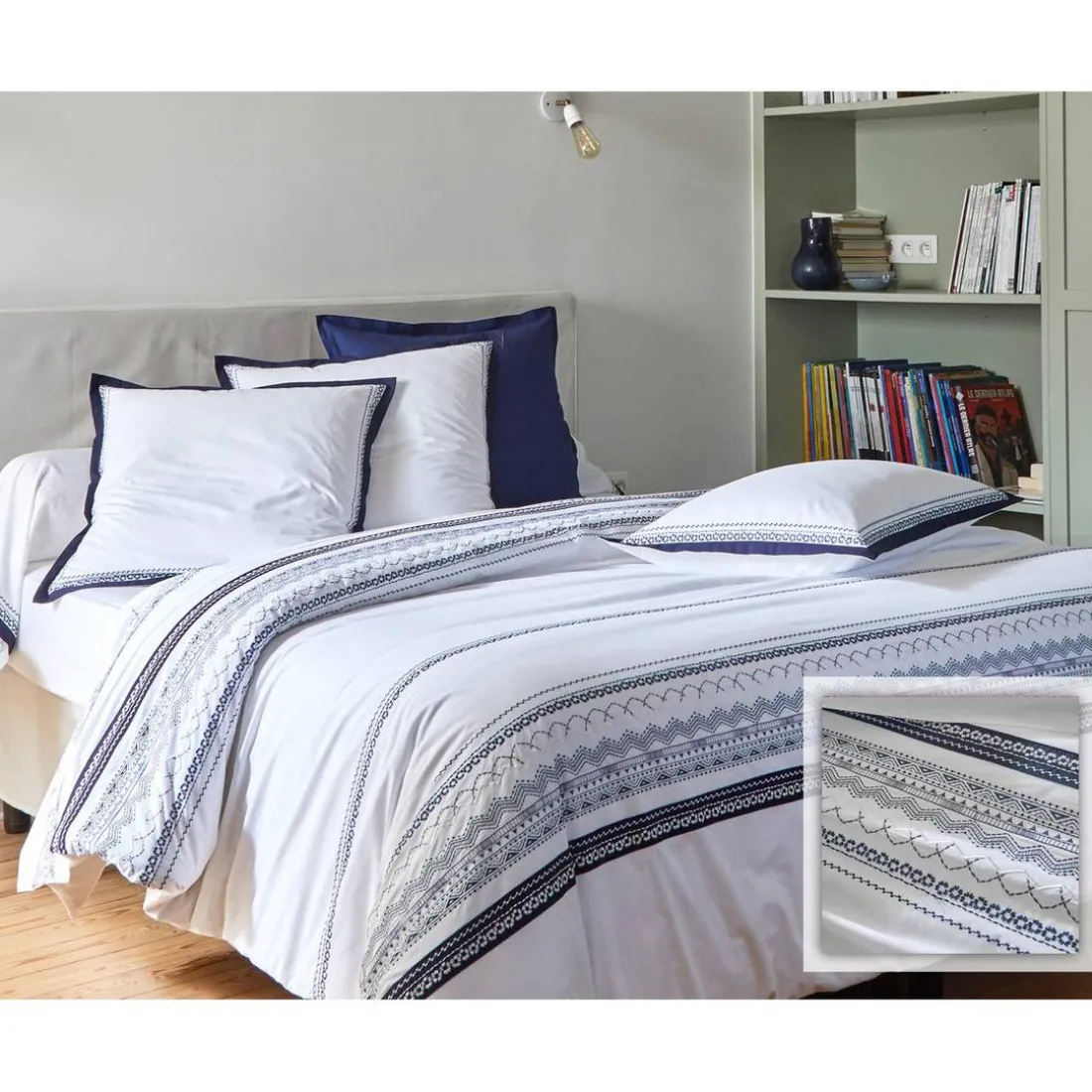 Taie d'oreiller en percale de coton frises brodées CUPTEA bleu marine