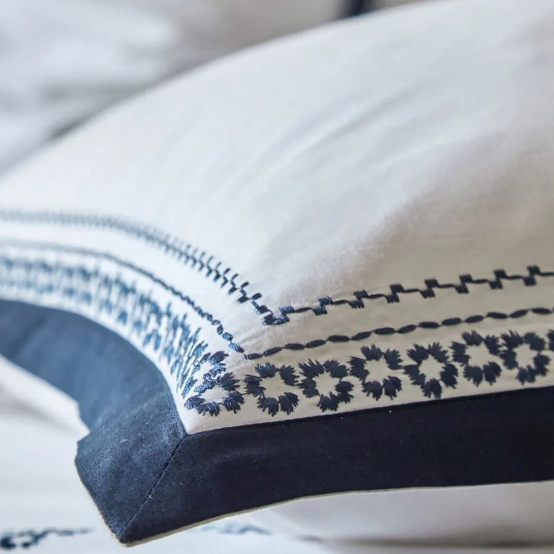 Taie d'oreiller en percale de coton frises brodées CUPTEA bleu marine