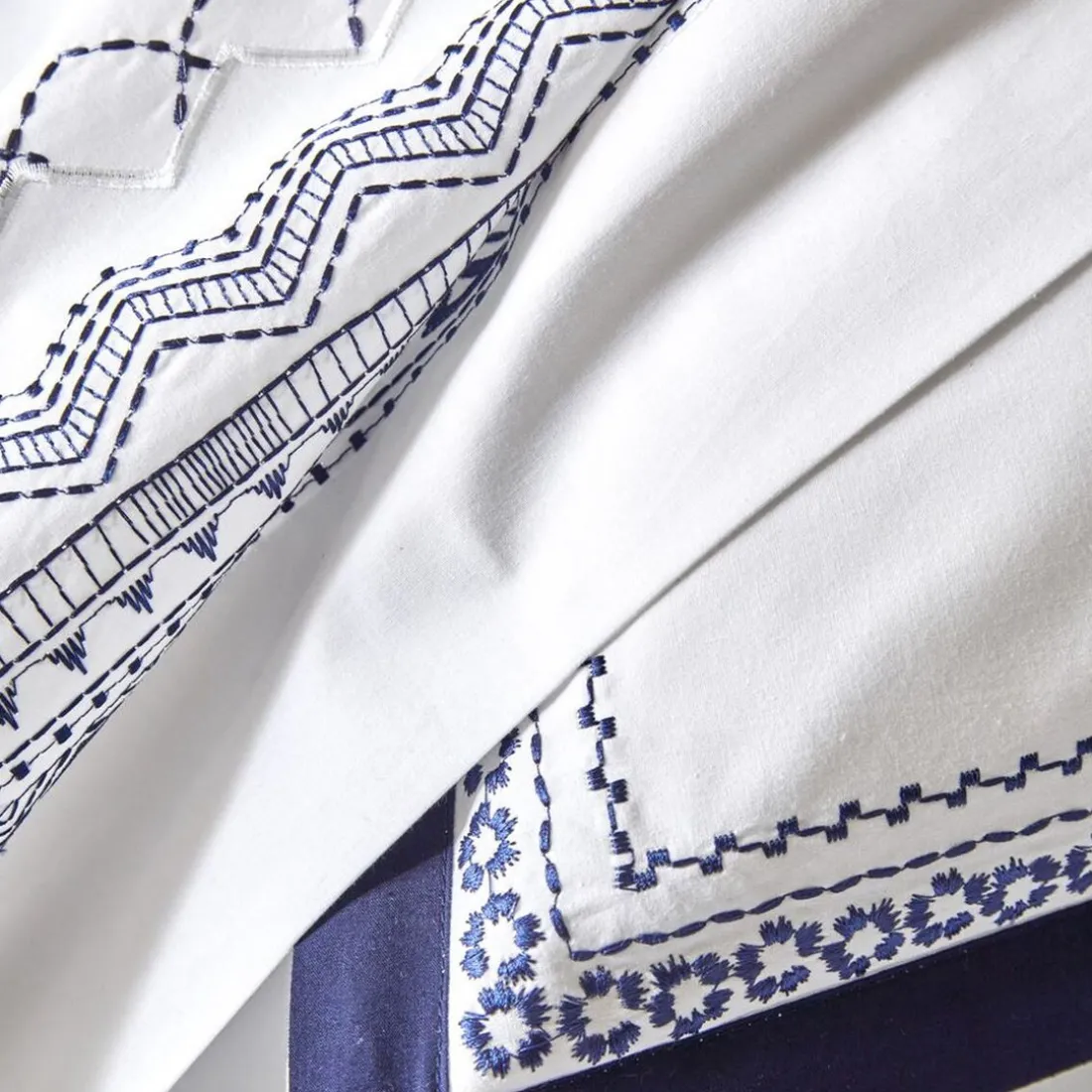 Taie d'oreiller en percale de coton frises brodées CUPTEA bleu marine